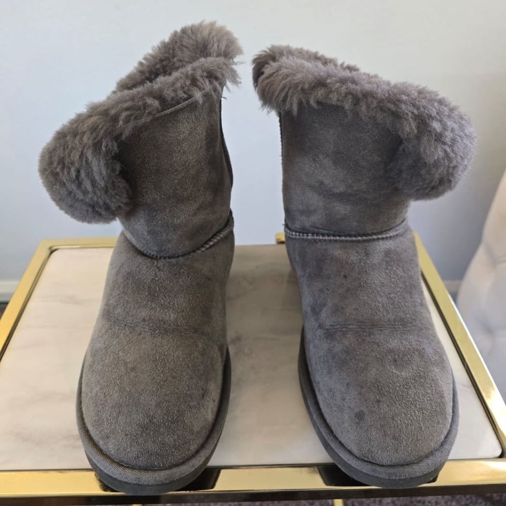 UGG Suede Fur Lining Gray Boots Size 9.5